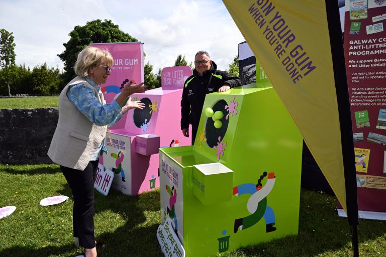 Watched by Christopher Harrington , Senior Community Warden, Galway County Council , Cllr. Martina Kinane the Cathaoirleach of the County of Galway supported the  ‘Bin your gum when you’re done!’  campaign launched recently in Athenry.