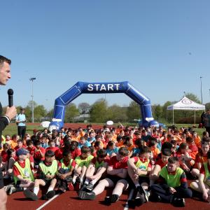 Olympian David Gillick speaking to primary school kids at Marathon Kids finale in Ballinasoe