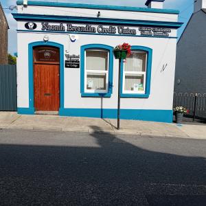 Image of Woodford library, it's located in a credit union building